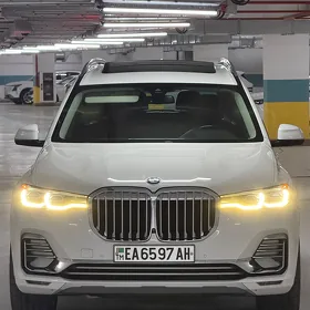 BMW X7 2021
