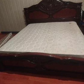 спальный кроват