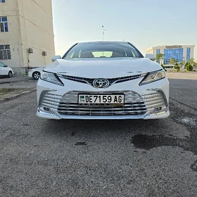 Toyota Camry Hybrid 2024