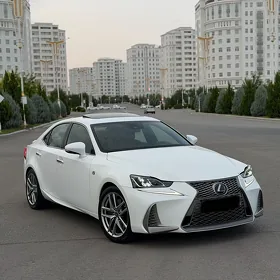 Lexus IS 2018