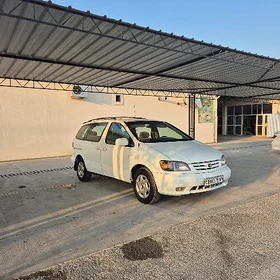 Toyota Sienna 2003