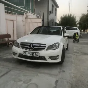 Mercedes-Benz C300 2012