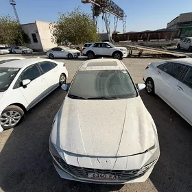 Hyundai Elantra 2023