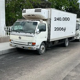 Isuzu Forward 2006