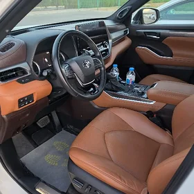 Toyota Highlander 2021