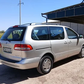 Toyota Sienna 2002