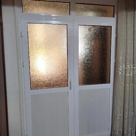 ПЛАСТИКОВАЯ ДВЕРЬ