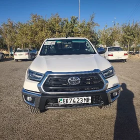 Toyota Hilux 2025