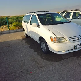 Toyota Sienna 2002