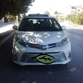 Toyota Sienna 2016