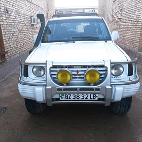 Mitsubishi Pajero 1991