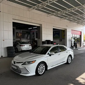 Toyota Camry 2021