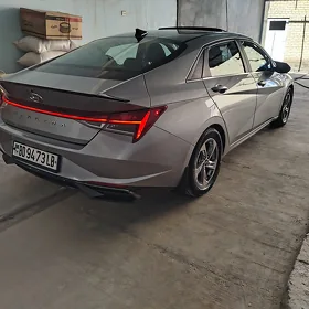 Hyundai Elantra 2022