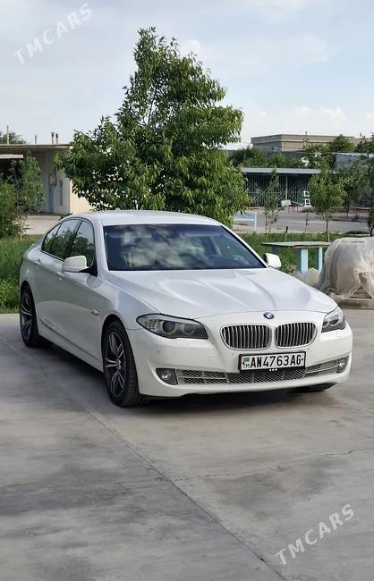 BMW F10 2010 - 1