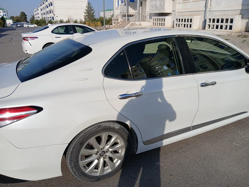 Toyota Camry 2017 - 1