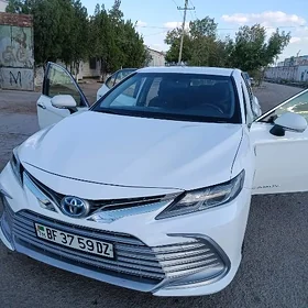 Toyota Camry Hybrid 2021
