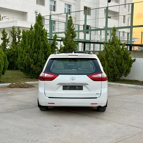 Toyota Sienna 2019