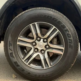 HILUX  2025