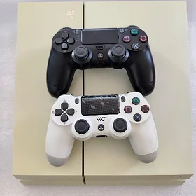 PLAYSTATION 4