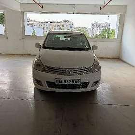 Nissan Versa 2011