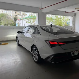 Hyundai Elantra 2025