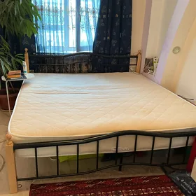 двух спальная кровать + матрац