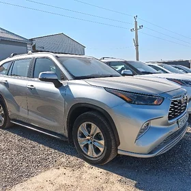 Toyota Highlander 2021