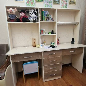 Школьный стол.