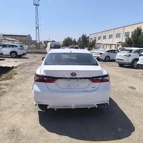 Toyota Camry 2021