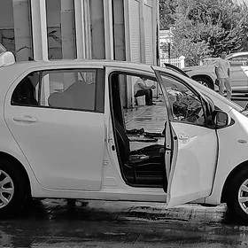 Toyota Yaris 2011