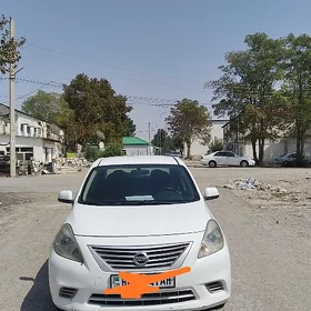 Nissan Versa 2011