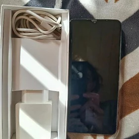 Samsung A12 телефон