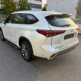Toyota Highlander 2021