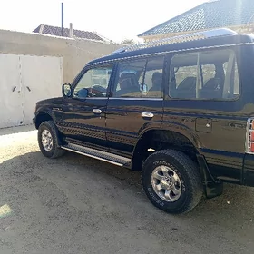 Mitsubishi Montero 1995
