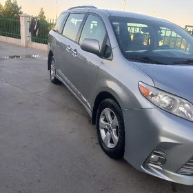 Toyota Sienna 2020