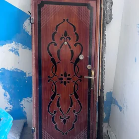 железная дверь