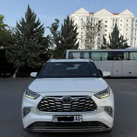 Toyota Highlander 2021