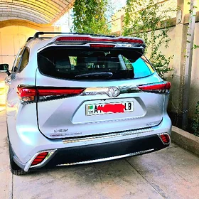 Toyota Highlander 2021