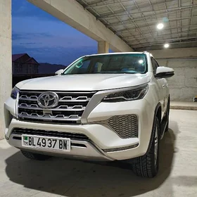Toyota Fortuner 2022