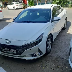 Hyundai Elantra 2023