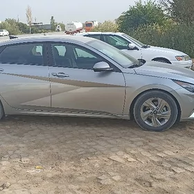 Hyundai Elantra 2022