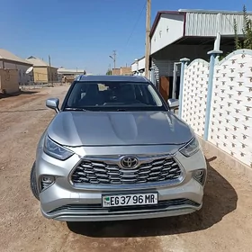 Toyota Highlander 2022