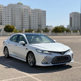 Toyota Camry 2021