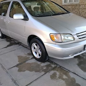 Toyota Sienna 2001
