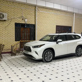 Toyota Highlander 2021