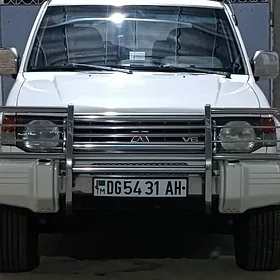 Mitsubishi Pajero 1992