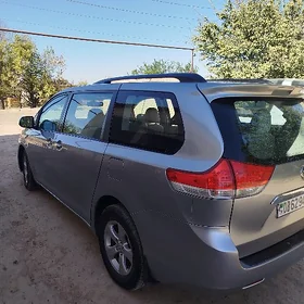 Toyota Sienna 2012
