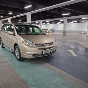 Toyota Sienna 2004