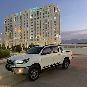 Toyota Hilux 2025