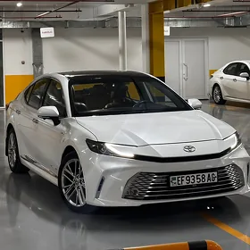 Toyota Camry Hybrid 2026